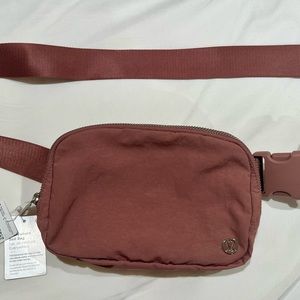 Lululemon Everywhere Belt Bag (NWT)